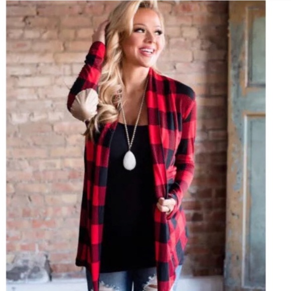Tops - ❤️  Delilah ❤️🎉plaid cardigan